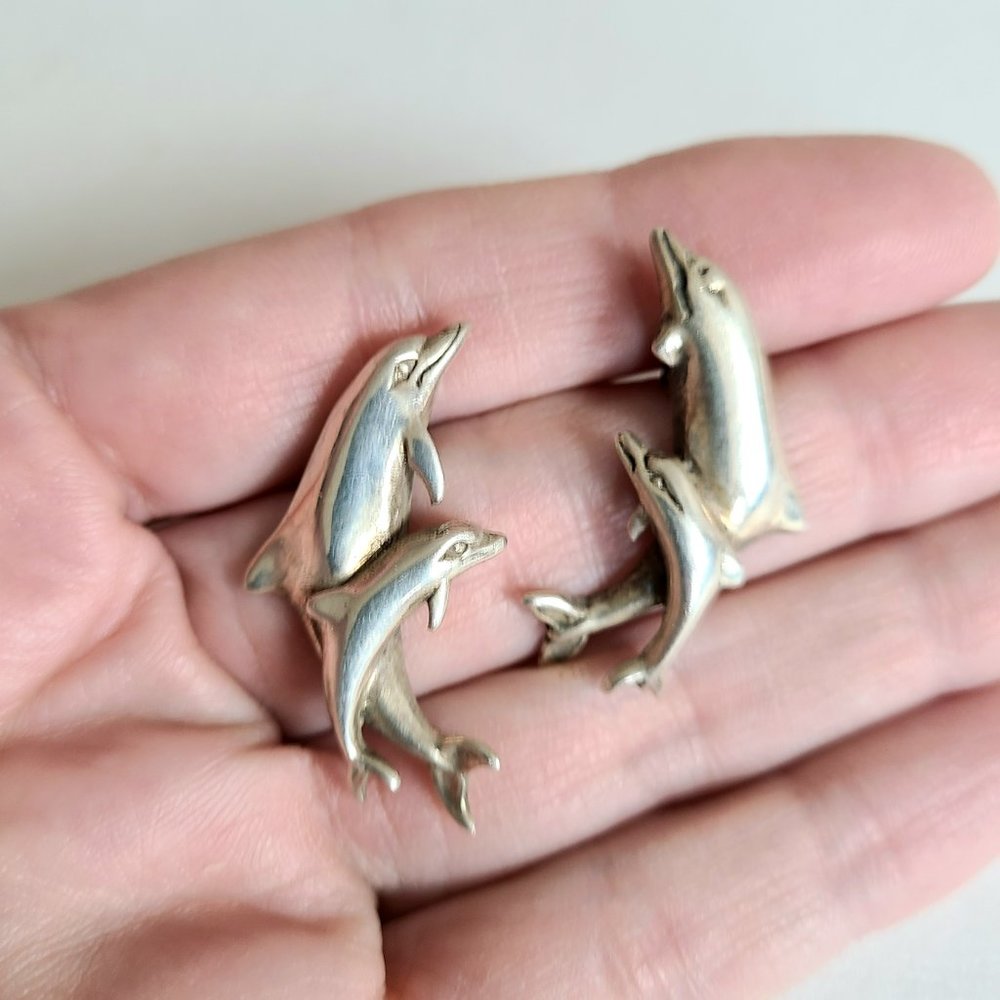 Dolphins silver earrings.